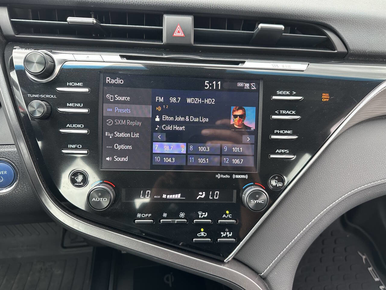 Used 2018 Toyota Camry SE image 18
