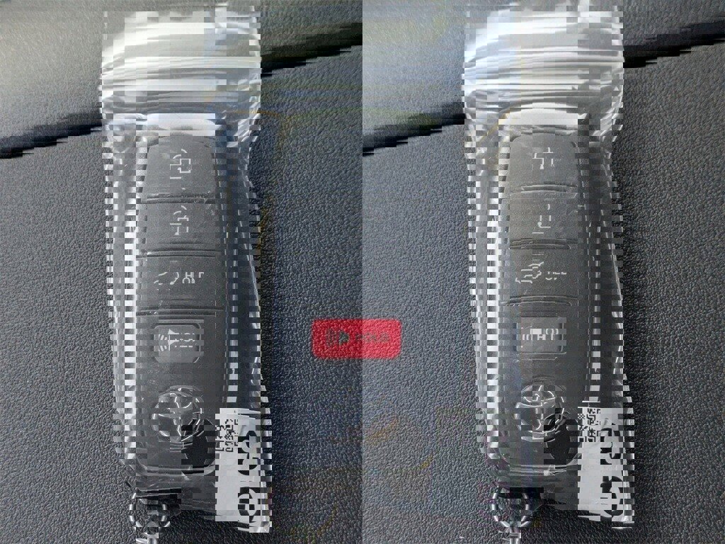 New 2026 Toyota Highlander Limited image 32