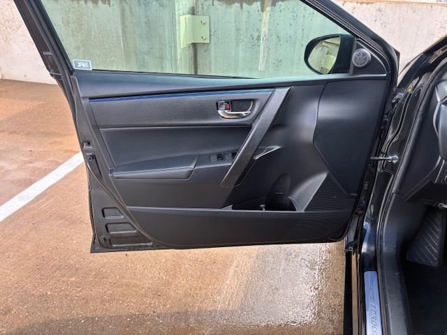 Used 2018 Toyota Corolla SE w/ Body Protection Package image 10
