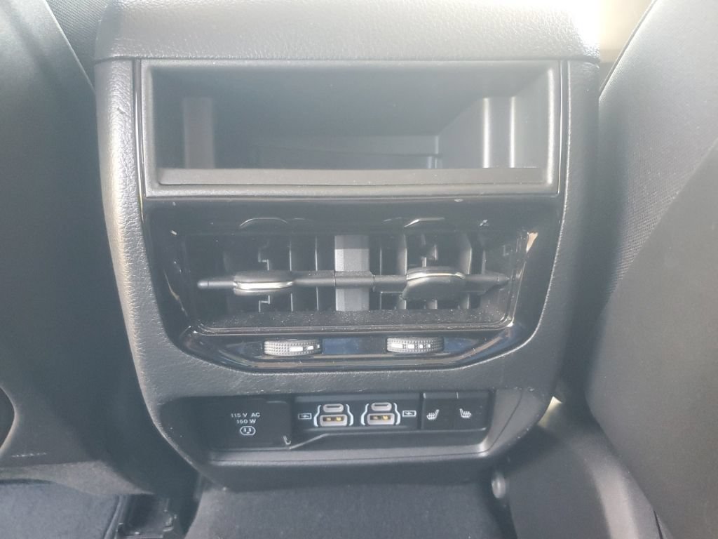 Used 2023 Jeep Grand Cherokee Limited AWD/4WD image 16