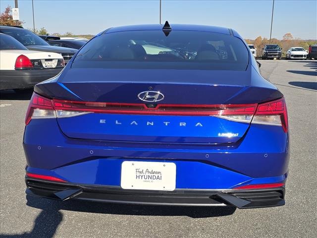 Certified 2023 Hyundai Elantra Limited w/ Winter Weather Package image 4