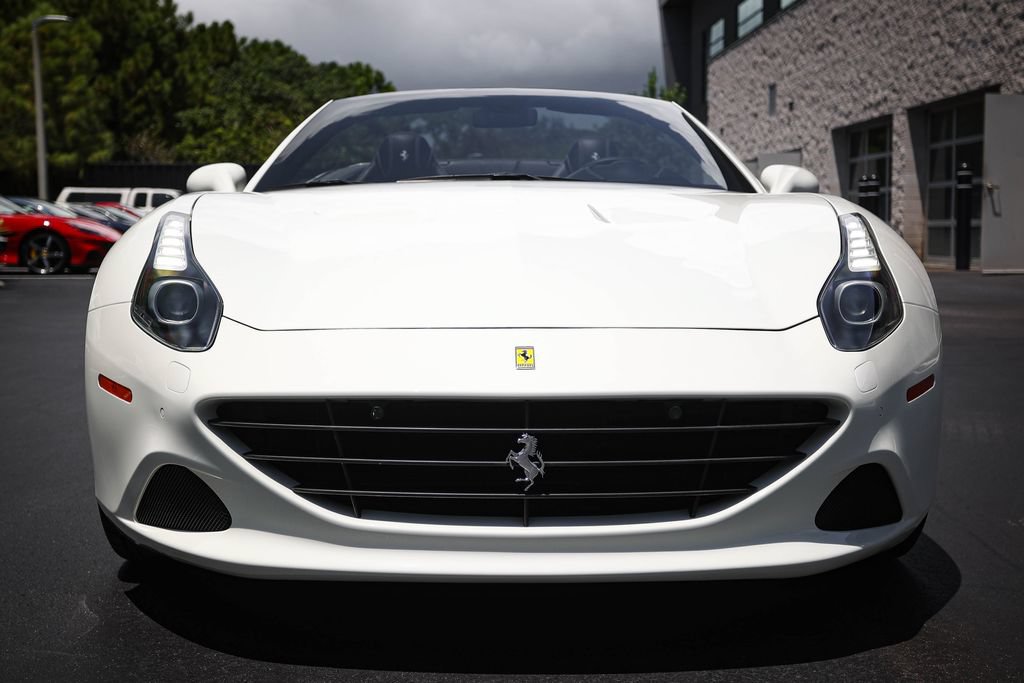 Used 2015 Ferrari California T RWD image 8