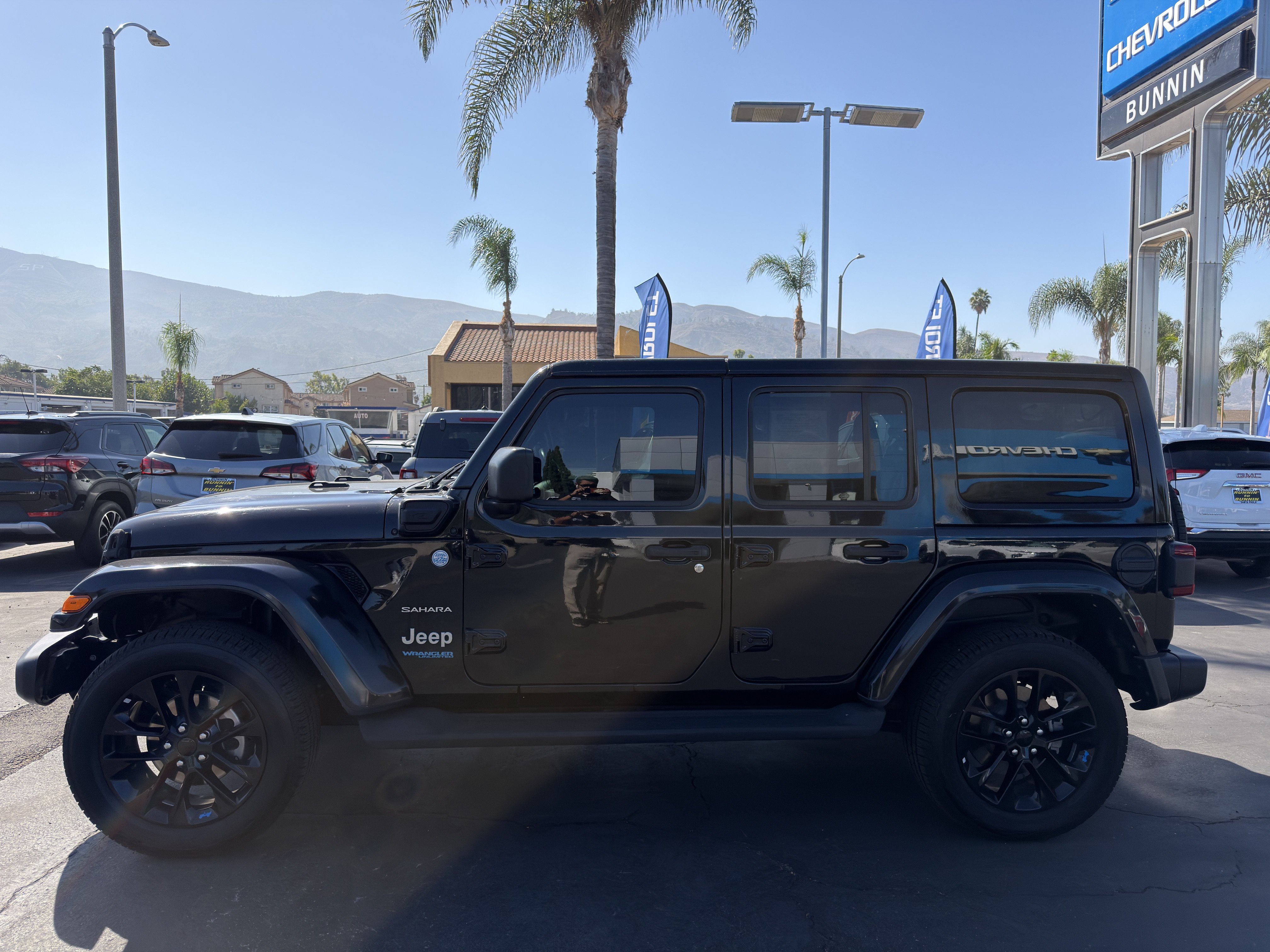 Used 2022 Jeep Wrangler Unlimited Sahara w/ Cold Weather Group AWD/4WD image 5