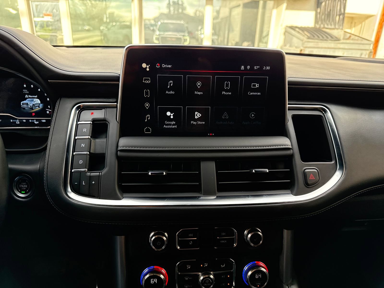 Used 2024 GMC Yukon SLE w/ Gmc Pro Safety Plus Package image 18