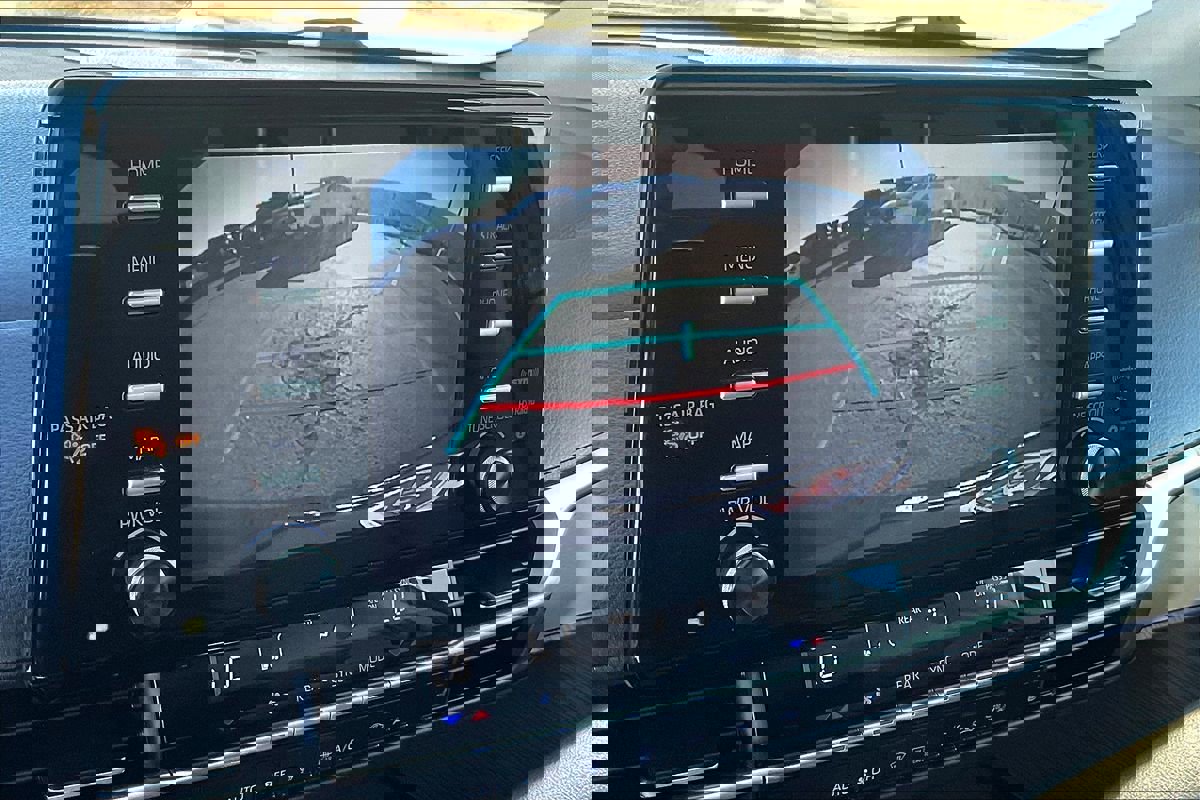 Used 2023 Toyota Sienna XLE image 17