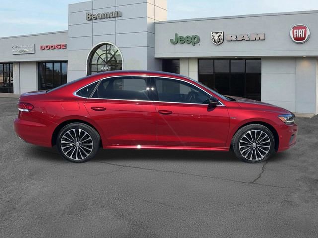 Used 2022 Volkswagen Passat 2.0T FWD image 2