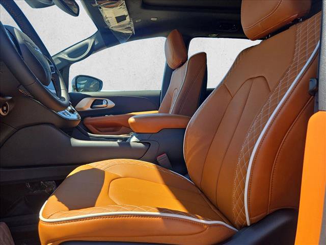 New 2026 Chrysler Pacifica Pinnacle FWD image 4