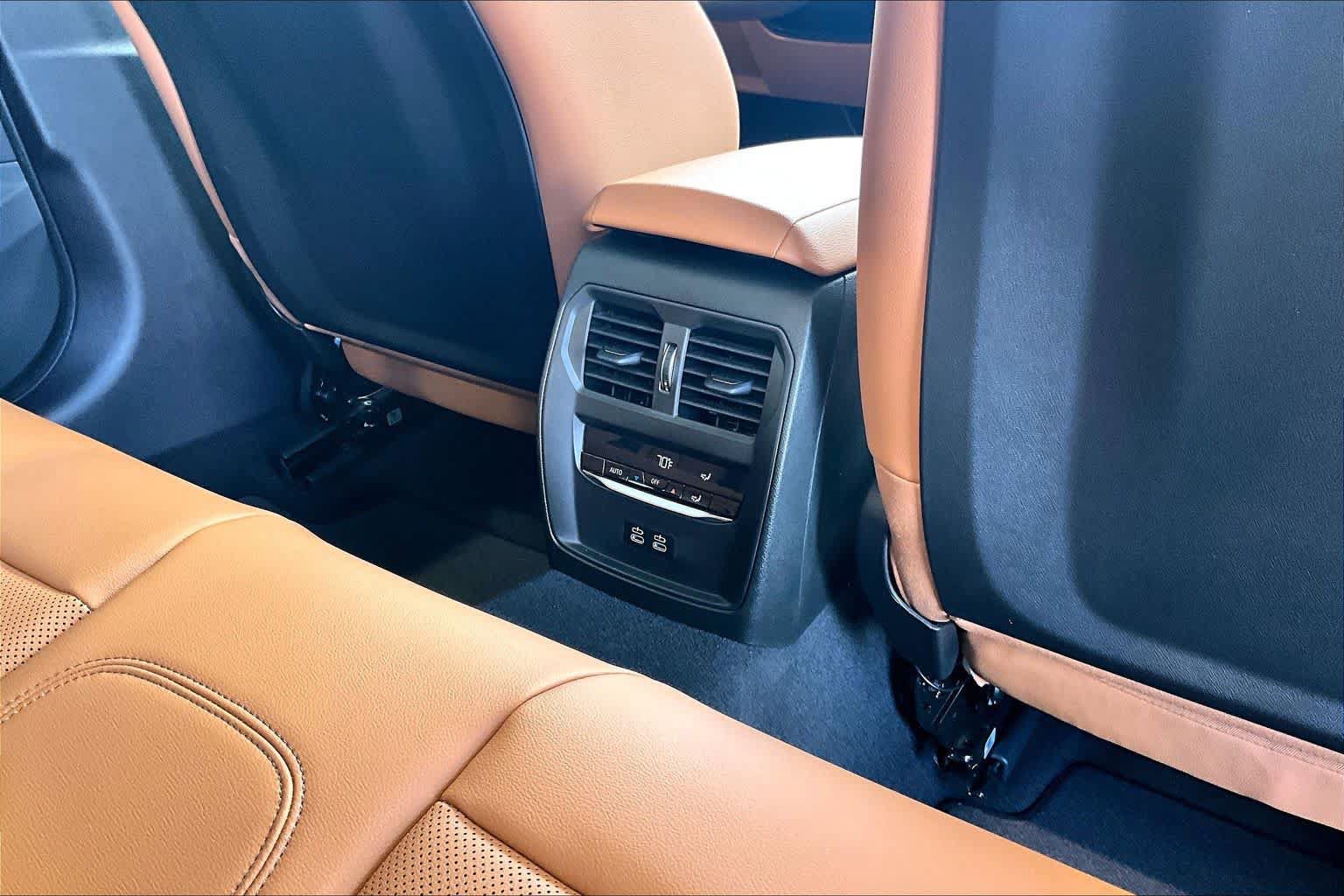 New 2026 BMW 330i Sedan w/ M Sport Package RWD image 17