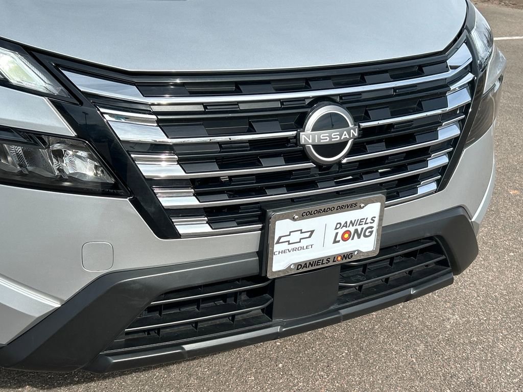 Used 2025 Nissan Rogue SV image 25