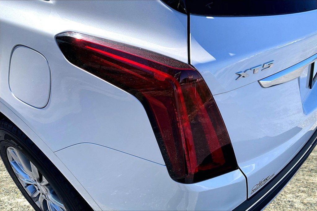 Certified 2022 Cadillac XT5 Premium Luxury FWD image 22