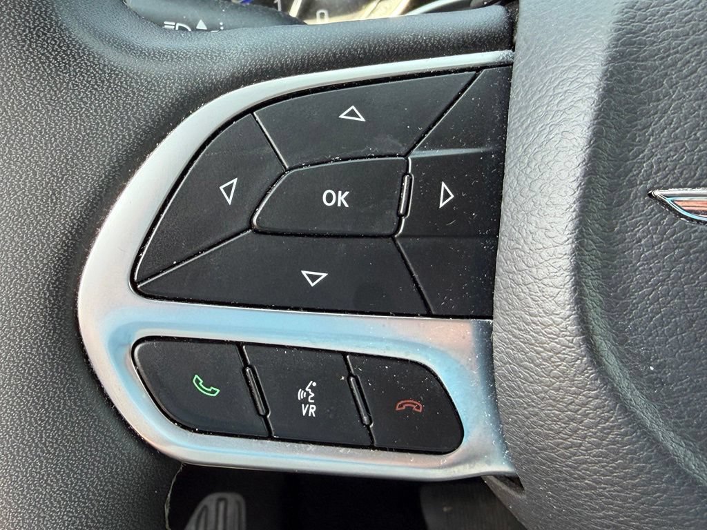 Used 2024 Chrysler Pacifica Touring-L FWD image 23