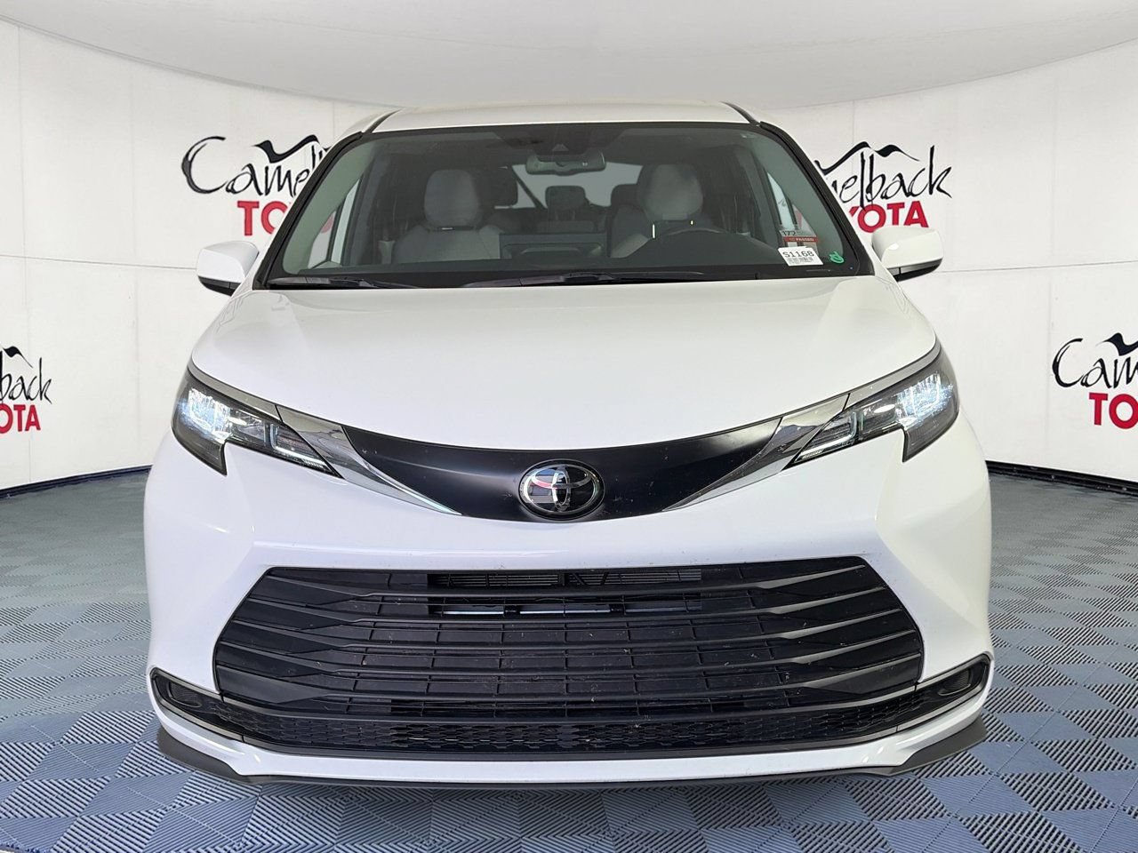 Used 2026 Toyota Sienna LE FWD image 2