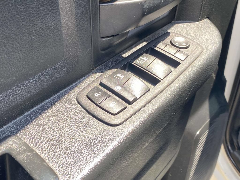 Used 2018 RAM 3500 Tradesman w/ Chrome Appearance Group RWD image 20