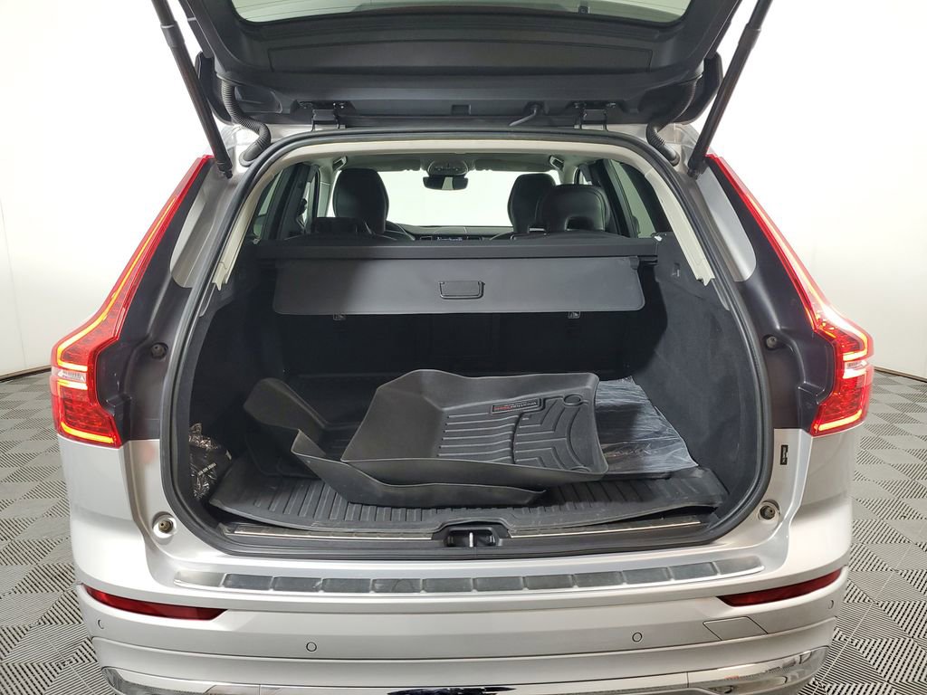 Certified 2023 Volvo XC60 B5 Plus w/ Protection Package Premier image 11