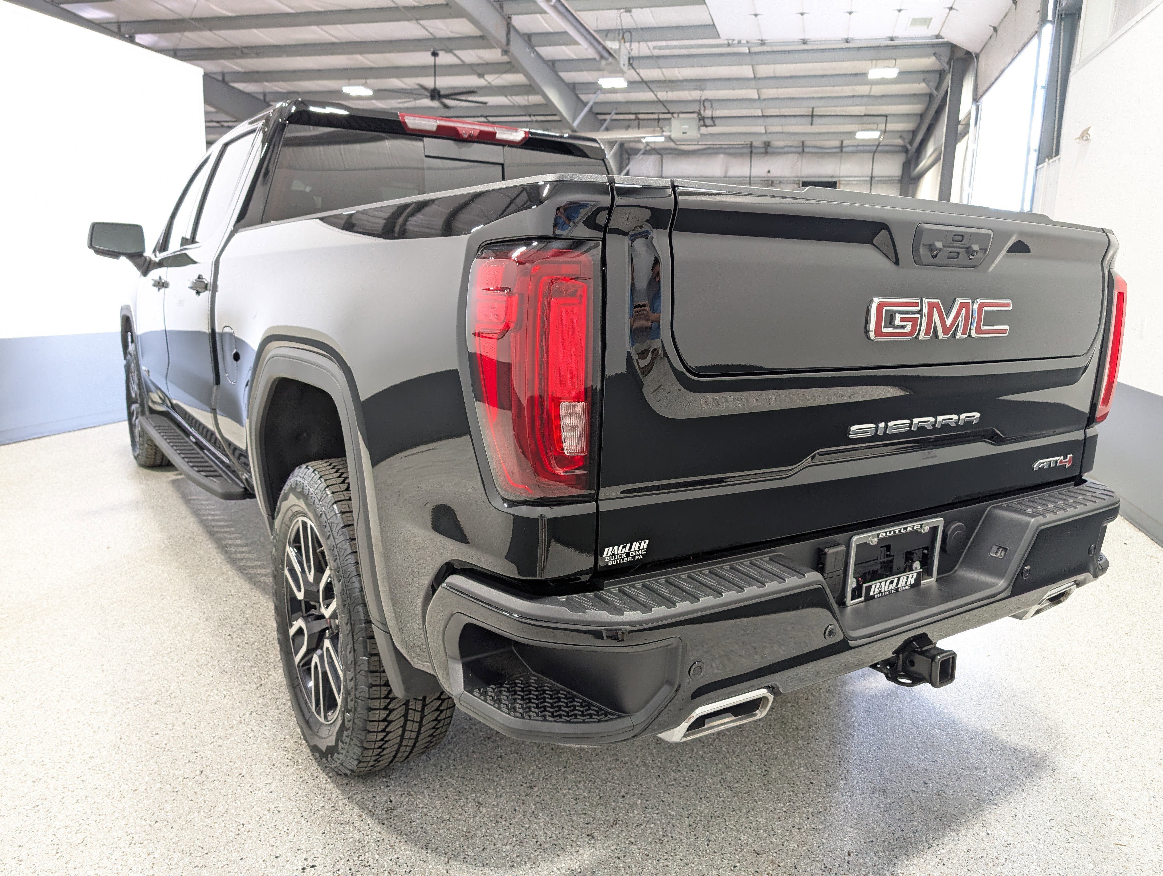 Used 2025 GMC Sierra 1500 AT4 w/ AT4 Premium Package image 5