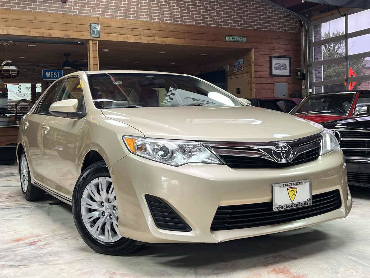 Used 2012 Toyota Camry LE FWD image 4