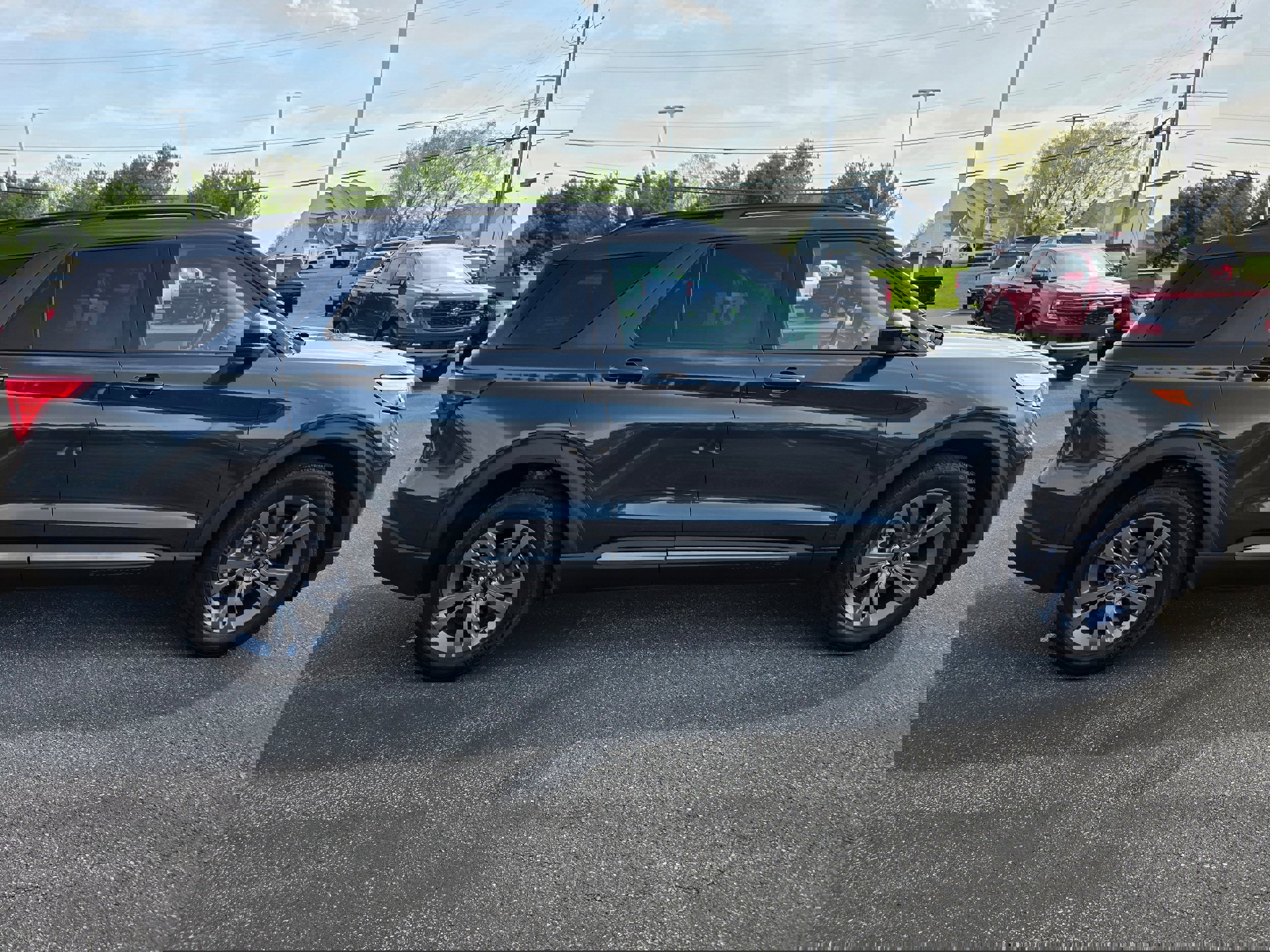 Used 2023 Ford Explorer XLT w/ Equipment Group 202A image 6