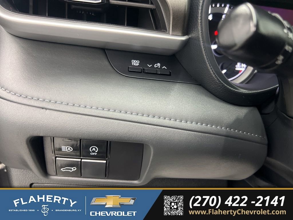Used 2024 Toyota Highlander LE image 23