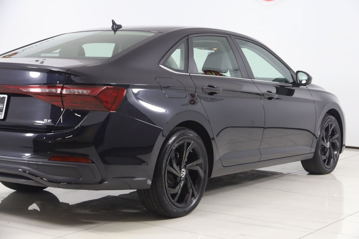 Used 2025 Volkswagen Jetta SE w/ Sunroof Package FWD image 44