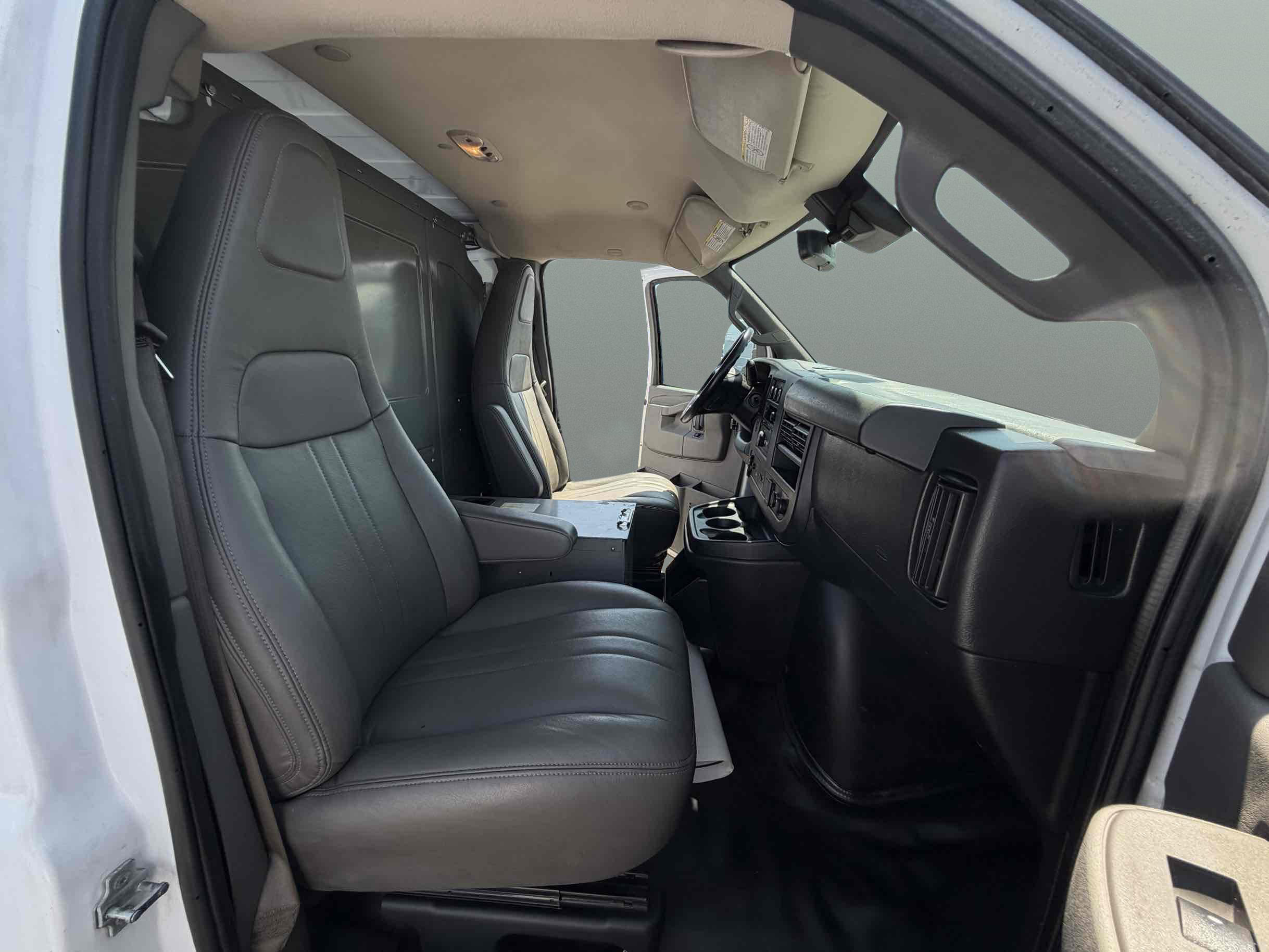 Used 2019 Chevrolet Express 3500 Extended w/ Driver Convenience Package RWD image 12