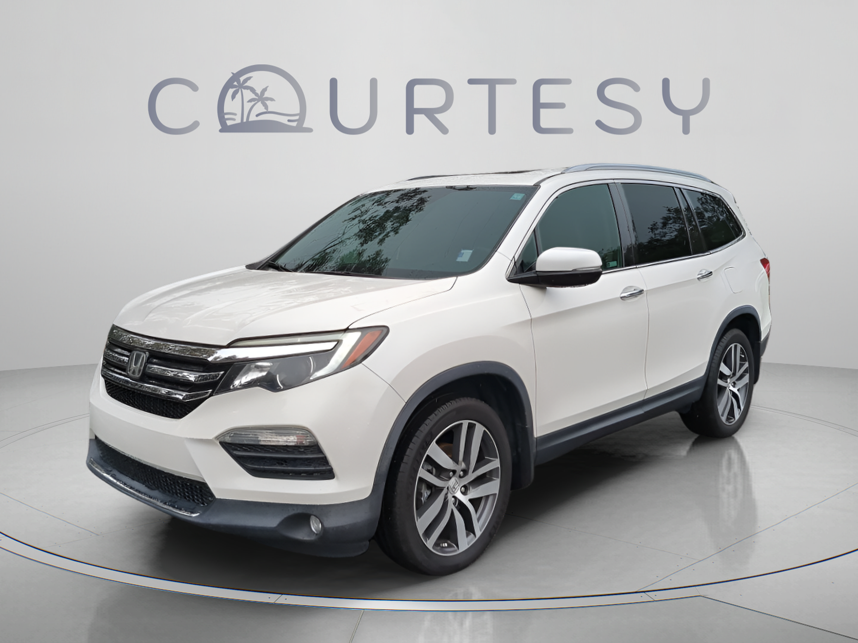 Used 2017 Honda Pilot Touring image 2