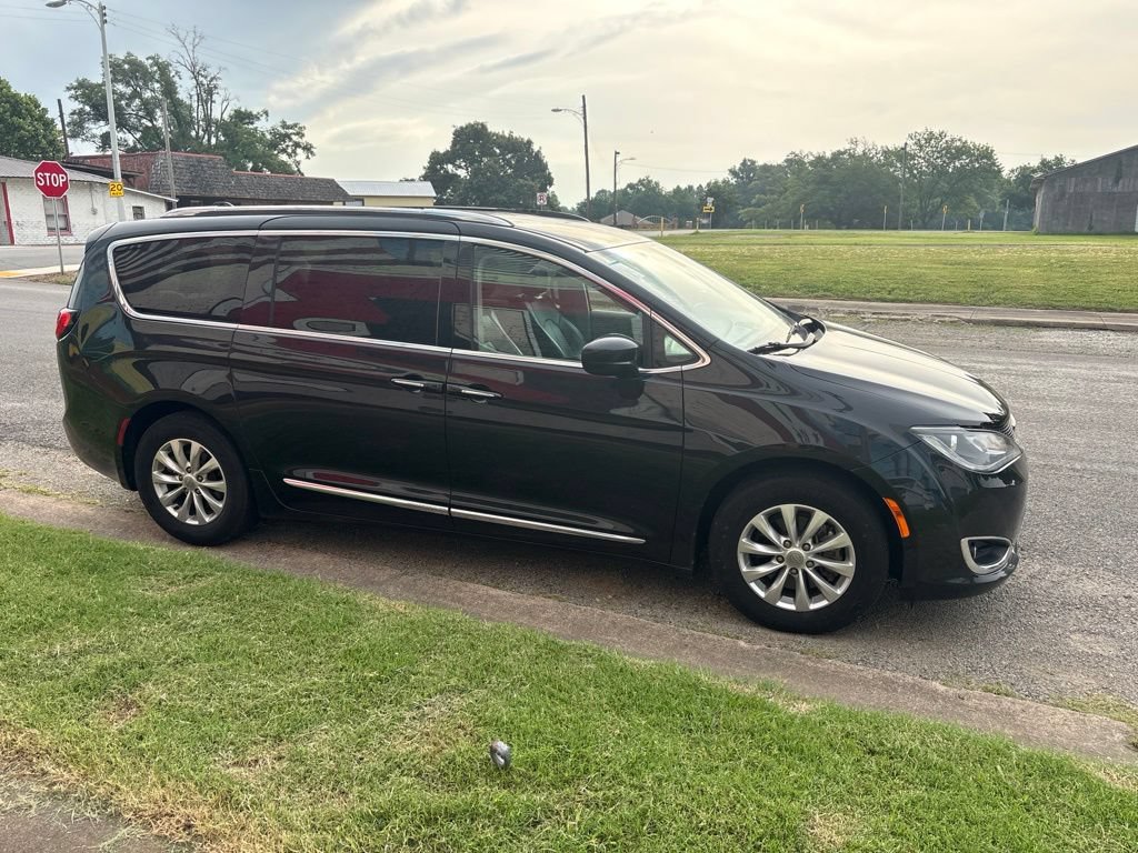 Used 2019 Chrysler Pacifica Touring-L FWD image 8