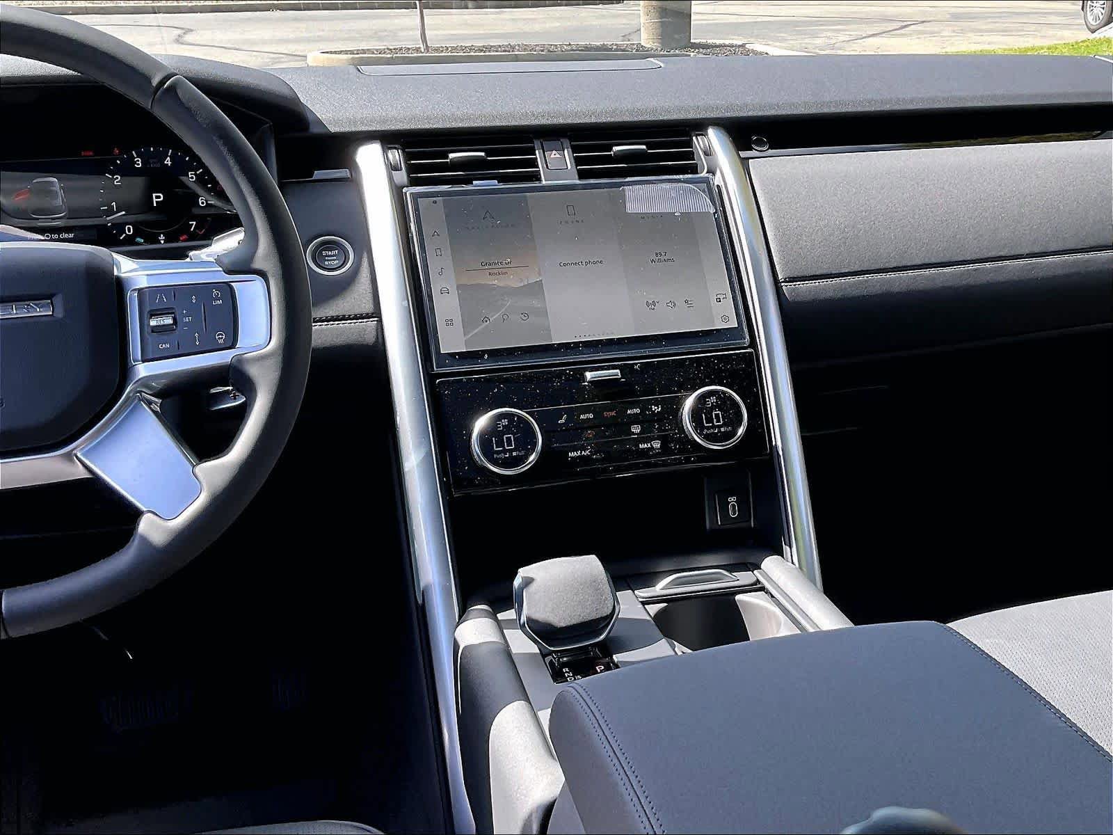 New 2026 Land Rover Discovery S AWD/4WD image 9