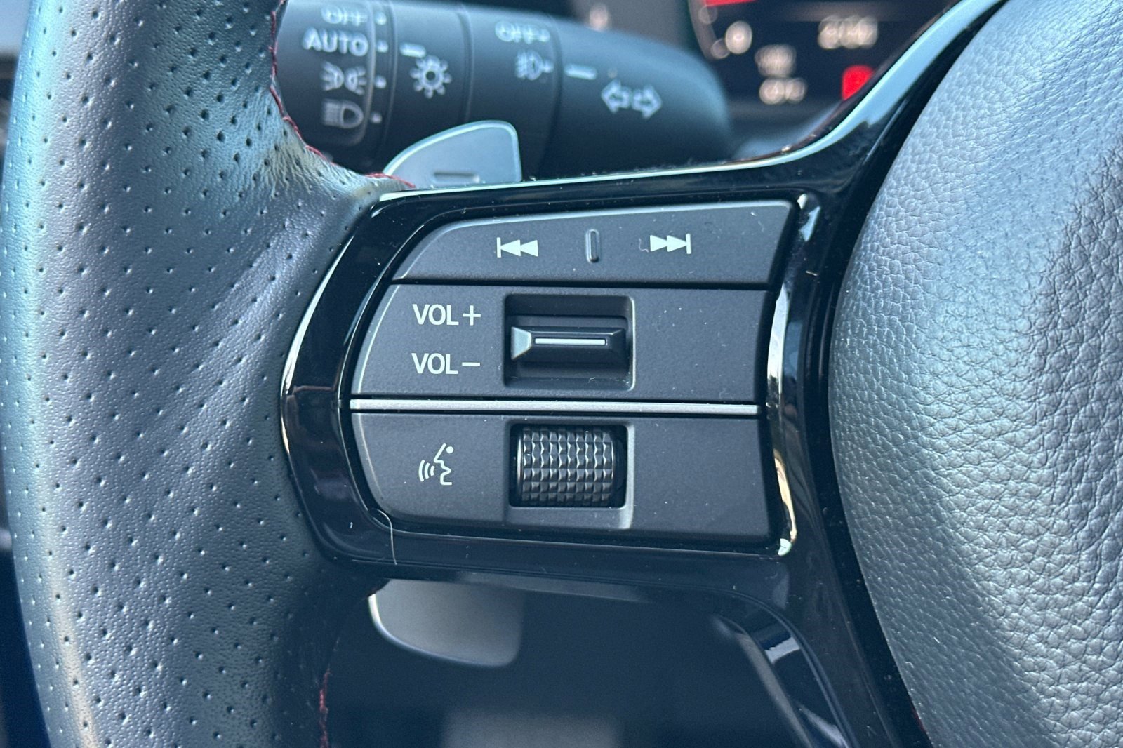 Certified 2025 Acura ADX A-Spec image 30