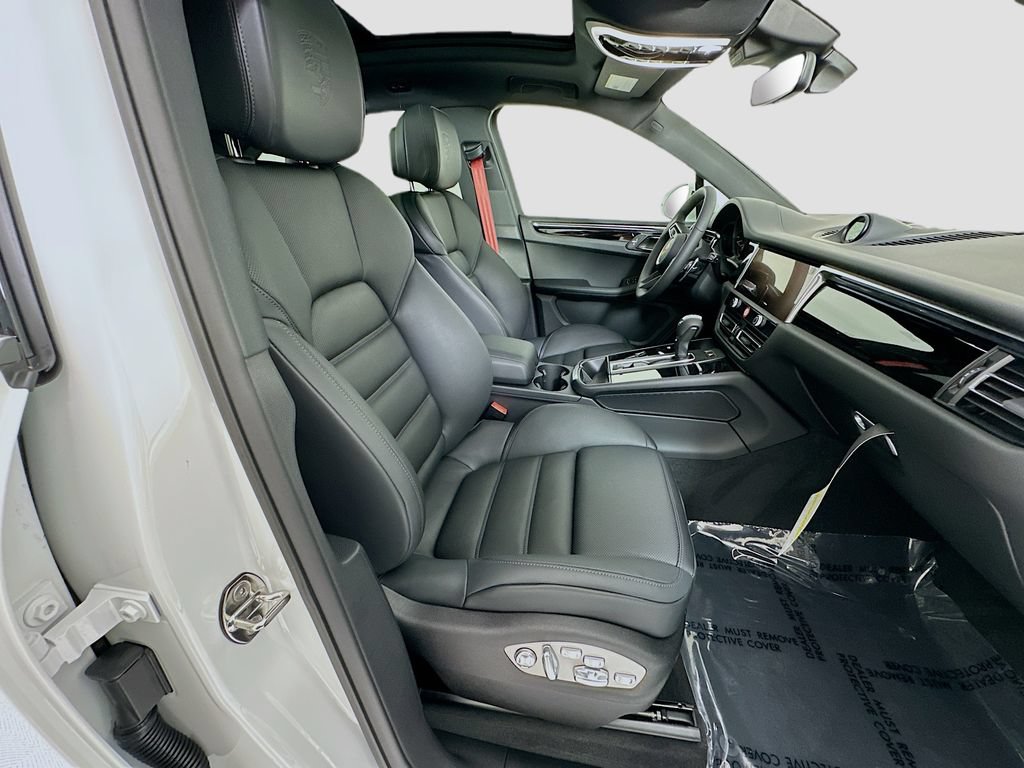 New 2026 Porsche Macan AWD/4WD image 30