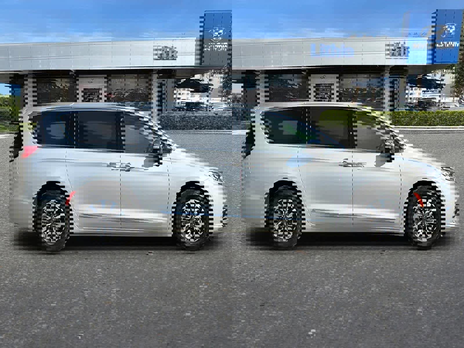 Used 2023 Chrysler Pacifica Limited image 9