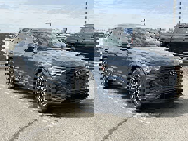 Used 2024 Audi Q8 e-tron Premium Plus image 23