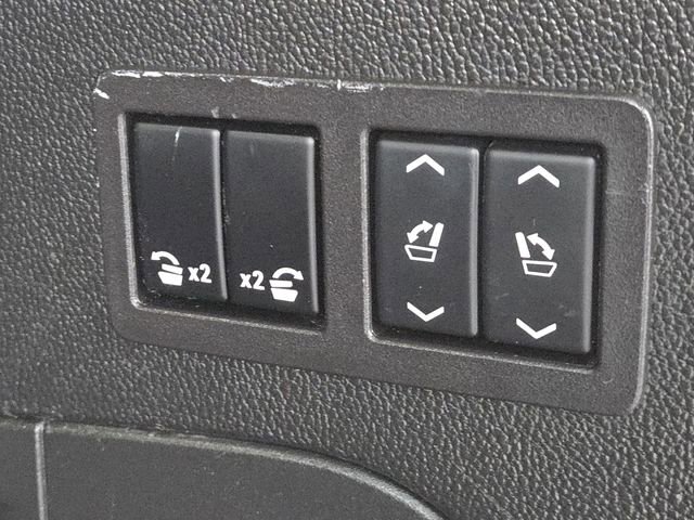 Used 2018 Chevrolet Suburban LT w/ LT Signature Package image 7