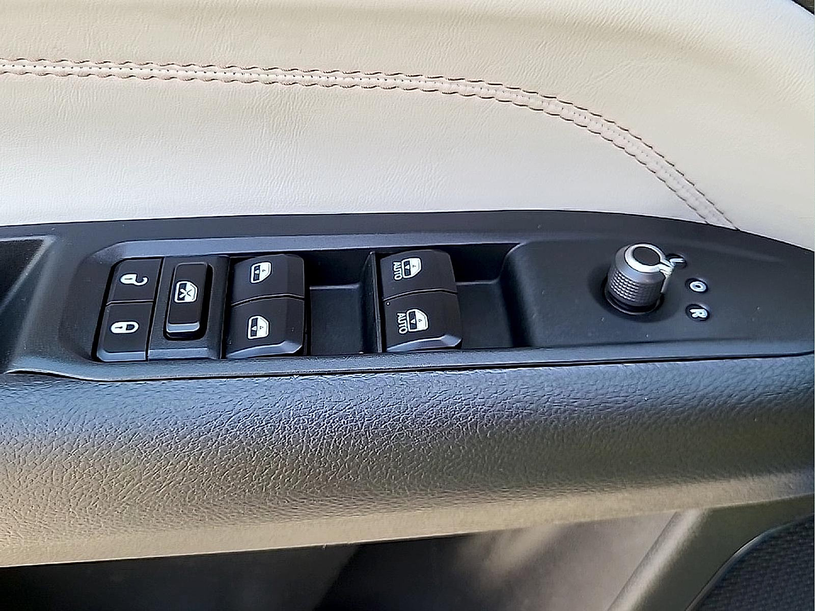 Used 2023 Jeep Compass Limited AWD/4WD image 14