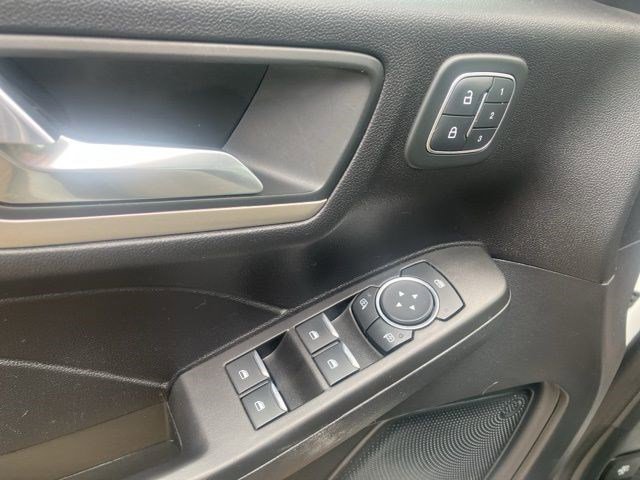 Used 2021 Ford Escape SEL w/ Technology Package FWD image 9