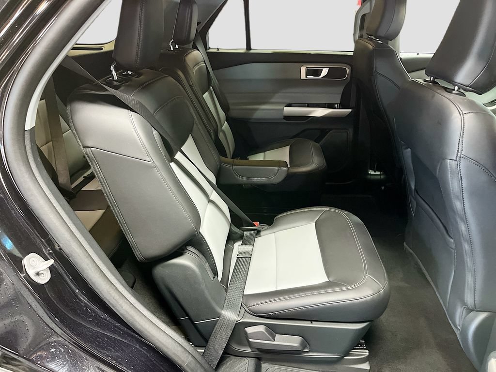 Used 2023 Ford Explorer XLT w/ Equipment Group 202A AWD/4WD image 29