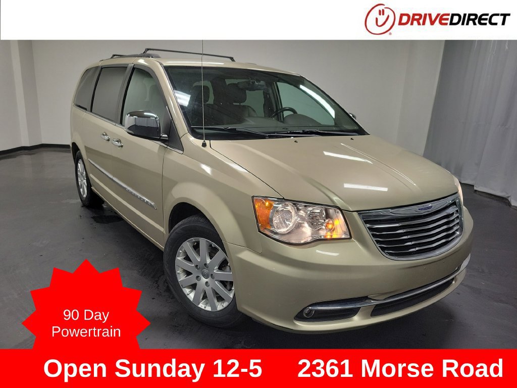 Used 2012 Chrysler Town & Country Touring-L w/ Driver Convenience Group FWD image 1
