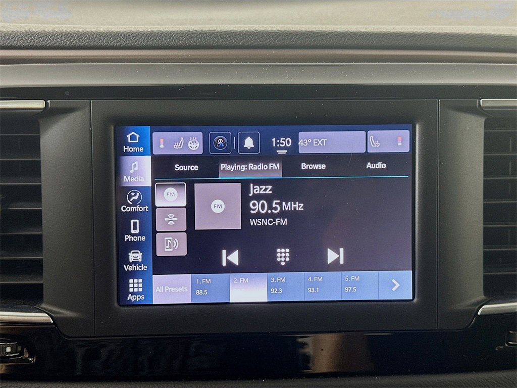 Used 2023 Chrysler Voyager LX image 17