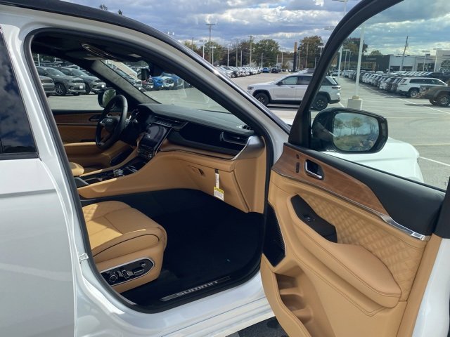 New 2025 Jeep Grand Cherokee Summit image 28