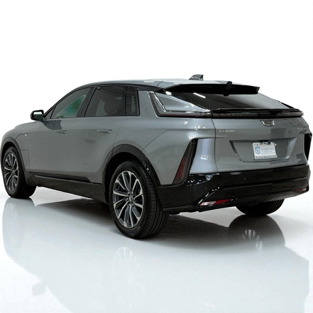 Used 2024 Cadillac Lyriq Sport image 8