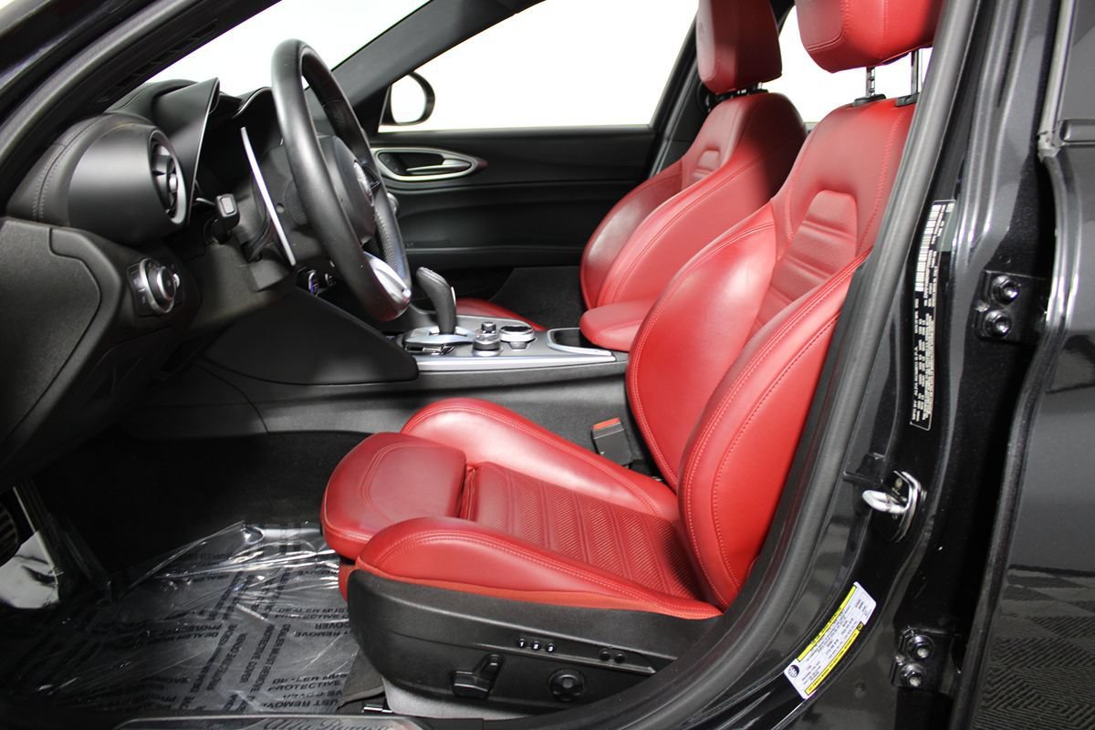 Used 2023 Alfa Romeo Giulia Veloce RWD image 13