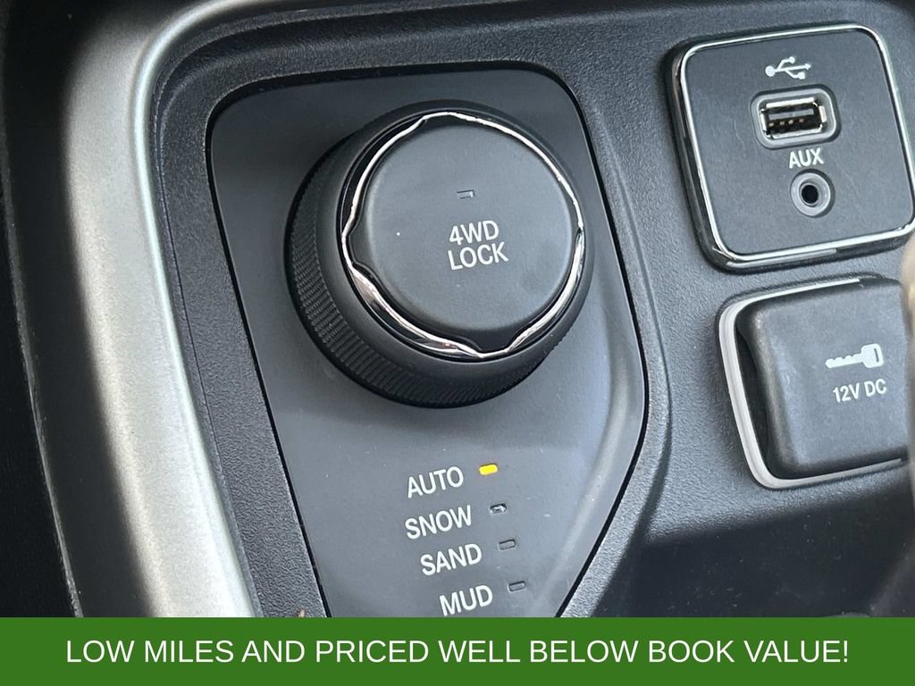 Used 2018 Jeep Compass Latitude w/ Cold Weather Group AWD/4WD image 30