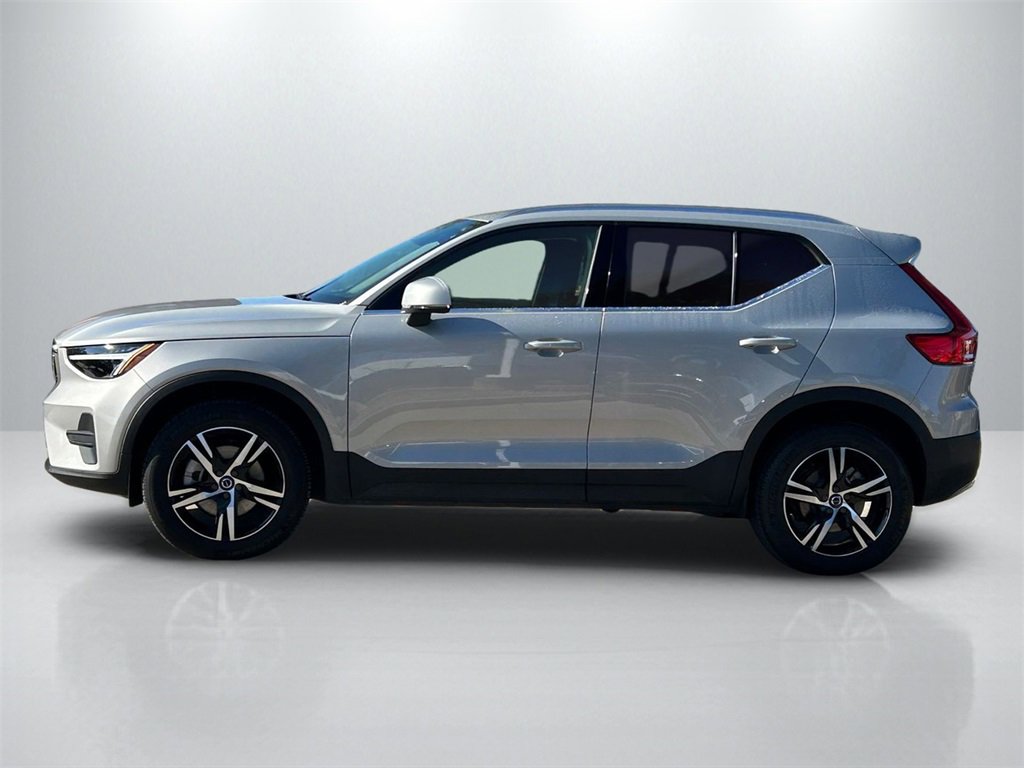 Used 2025 Volvo XC40 B5 Core w/ Protection Package Premier image 8
