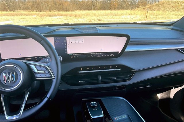 Used 2025 Buick Enclave Preferred image 9