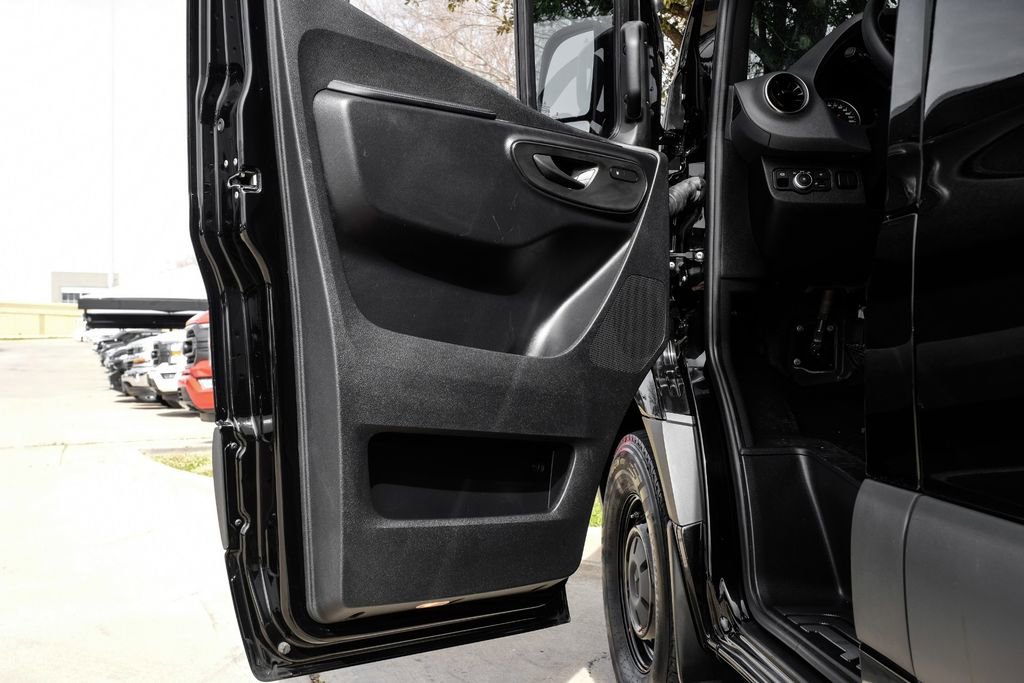Used 2025 Mercedes-Benz Sprinter 2500 w/ Dashboard Charging Package image 33