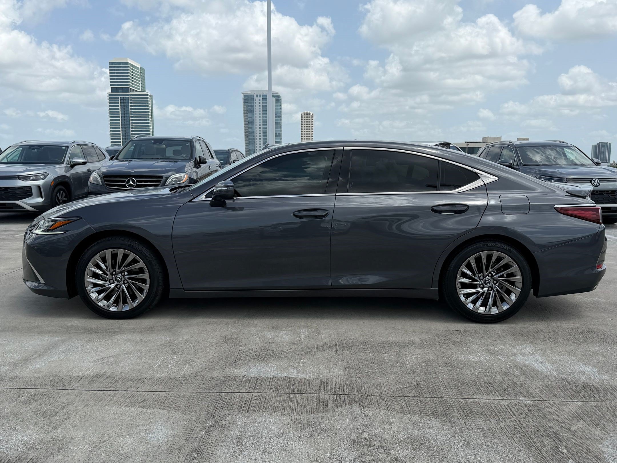 Used 2024 Lexus ES 350 Ultra Luxury FWD image 2