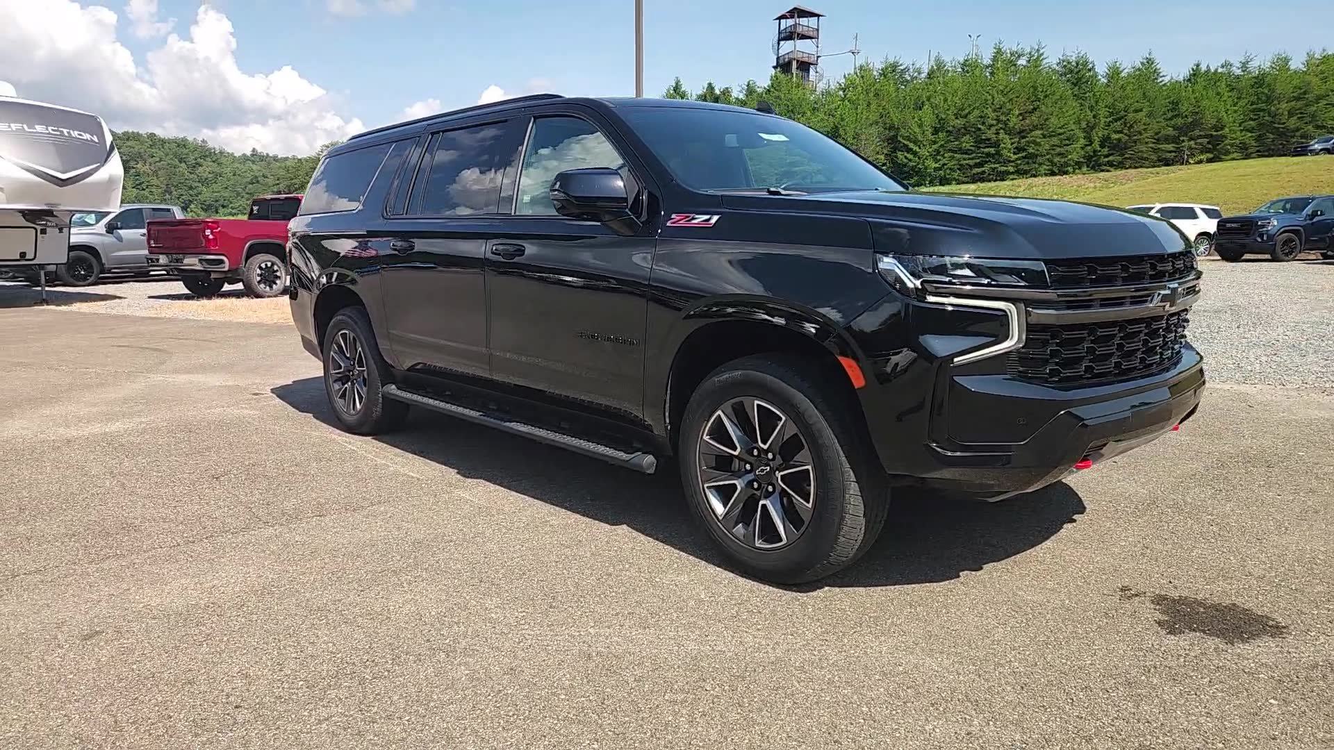 Used 2021 Chevrolet Suburban Z71 w/ Z71 Signature Package AWD/4WD image 13