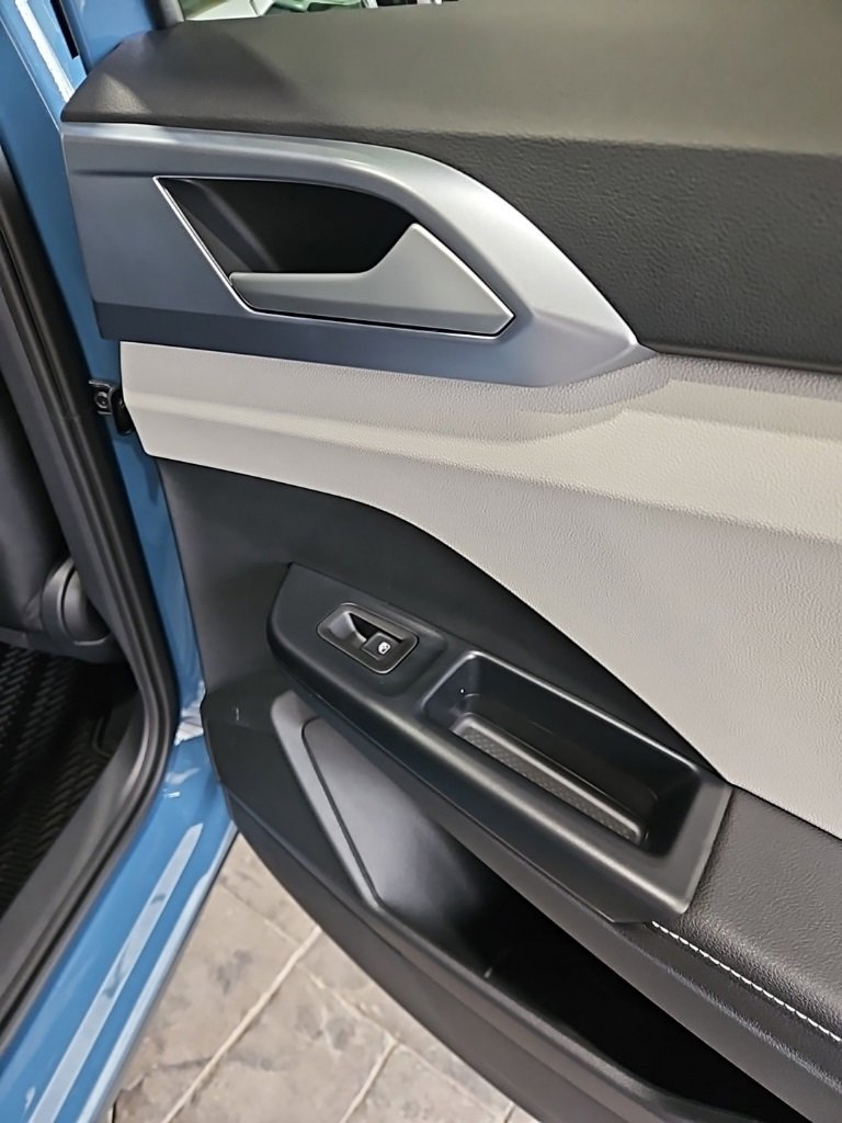 New 2026 Volkswagen Taos SE image 16