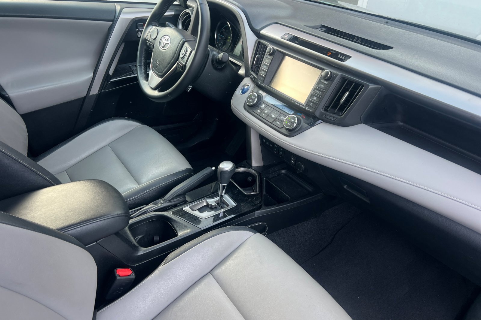 Used 2017 Toyota RAV4 Limited w/ Advanced Technology Package image 13