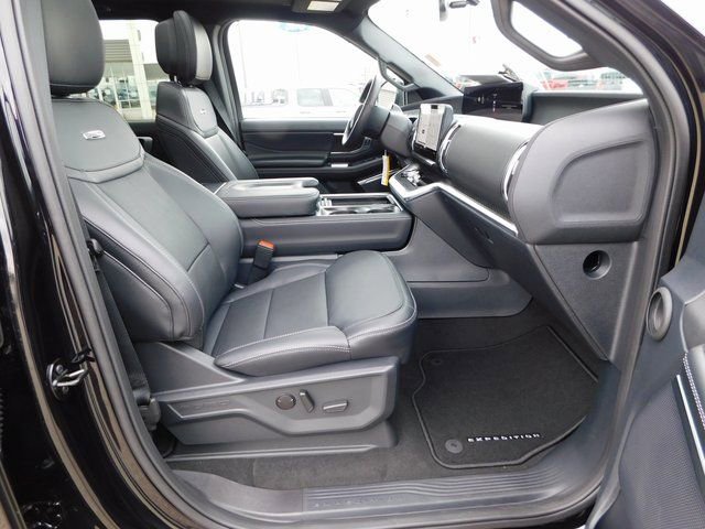 New 2026 Ford Expedition Platinum w/ Stealth Appearance Package image 19
