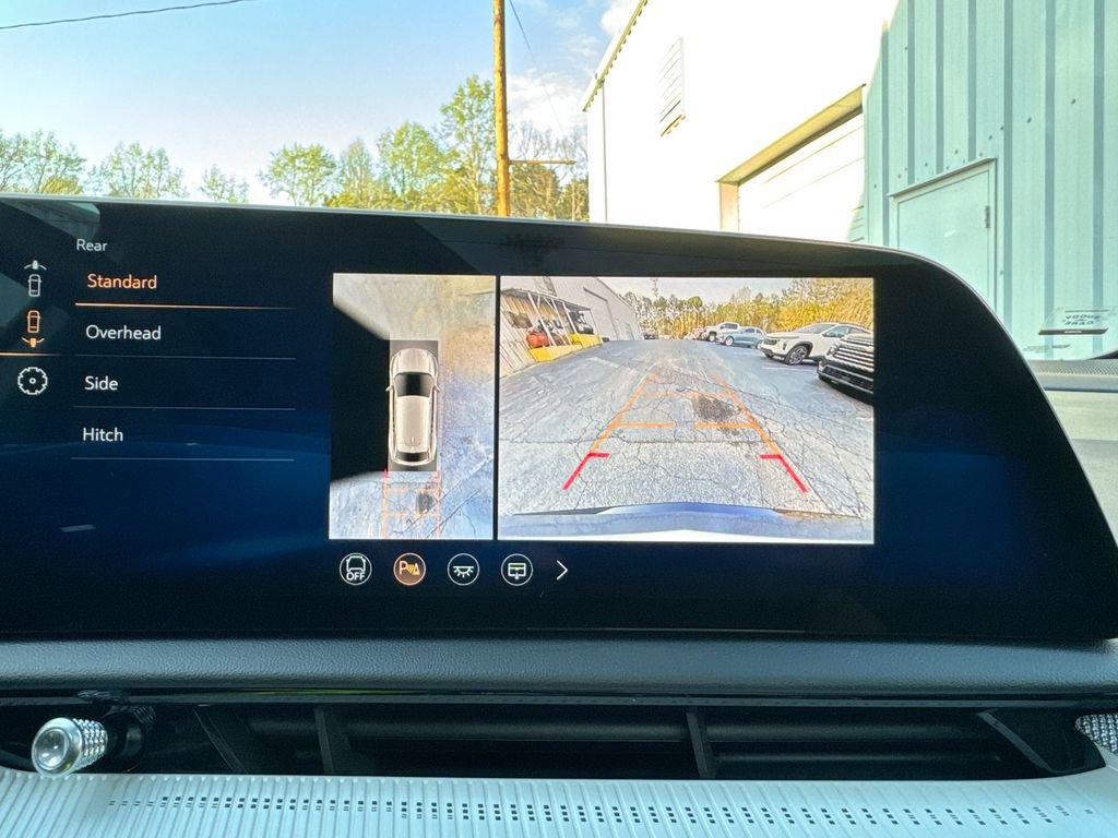 Used 2025 Cadillac Optiq Luxury 1 image 27